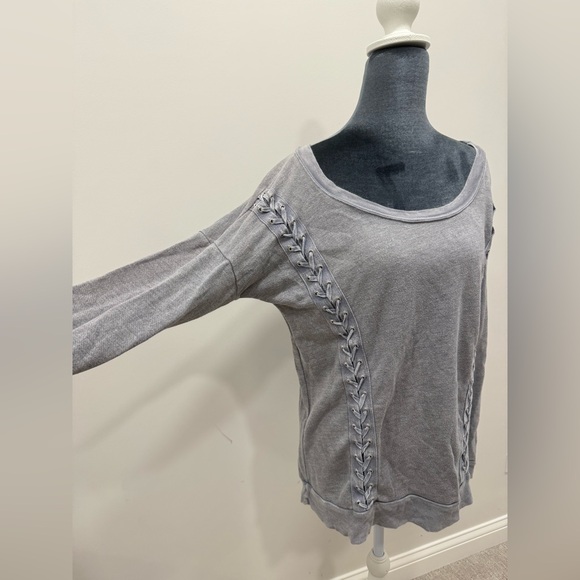 Like New! T-Party sweatshirt Sz. Small - Picture 3 of 3